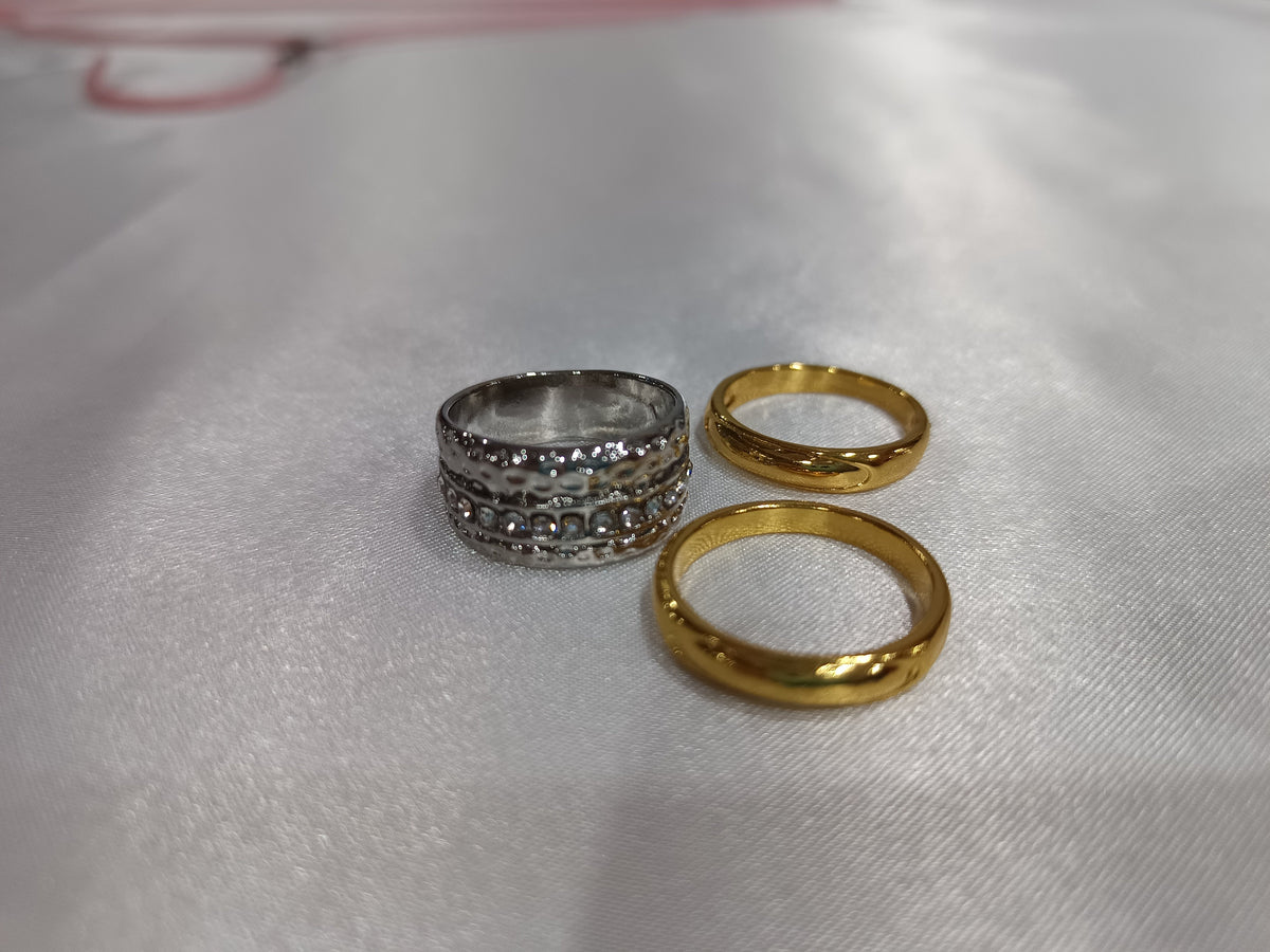 Thick Vintage Ring in Gold and Silver
